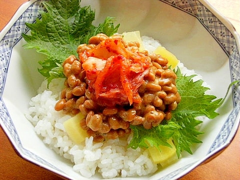 ５分で❤ヘルシー納豆キムチ丼♪（沢庵混ぜ込み）